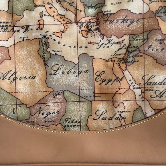 Alviero Martini World Map Neutral Tone Shoulder Bag I CLASSE Design Like New - Picture 8 of 9